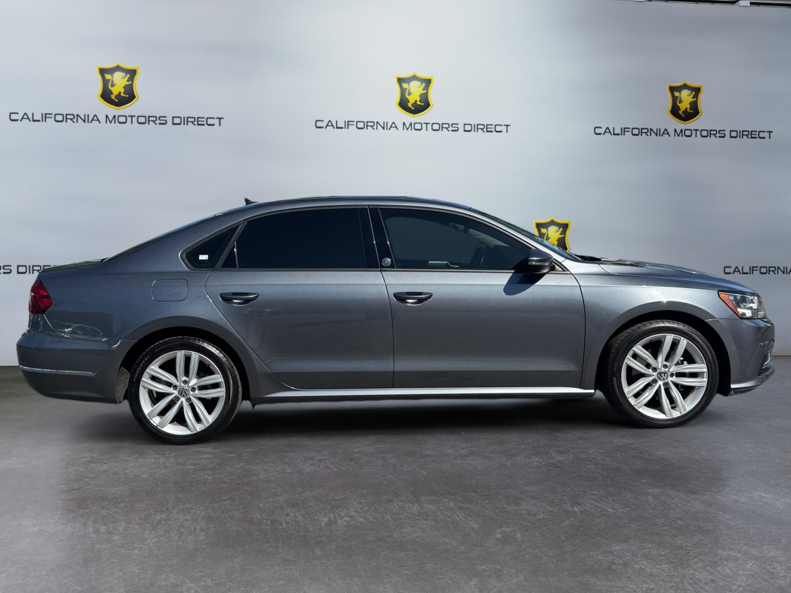 Used 2019 Volkswagen Passat 2.0T Wolfsburg w/ Wheels & Sunroof Package FWD image 6