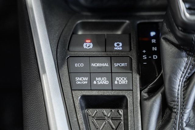 Used 2020 Toyota RAV4 XLE Premium image 22