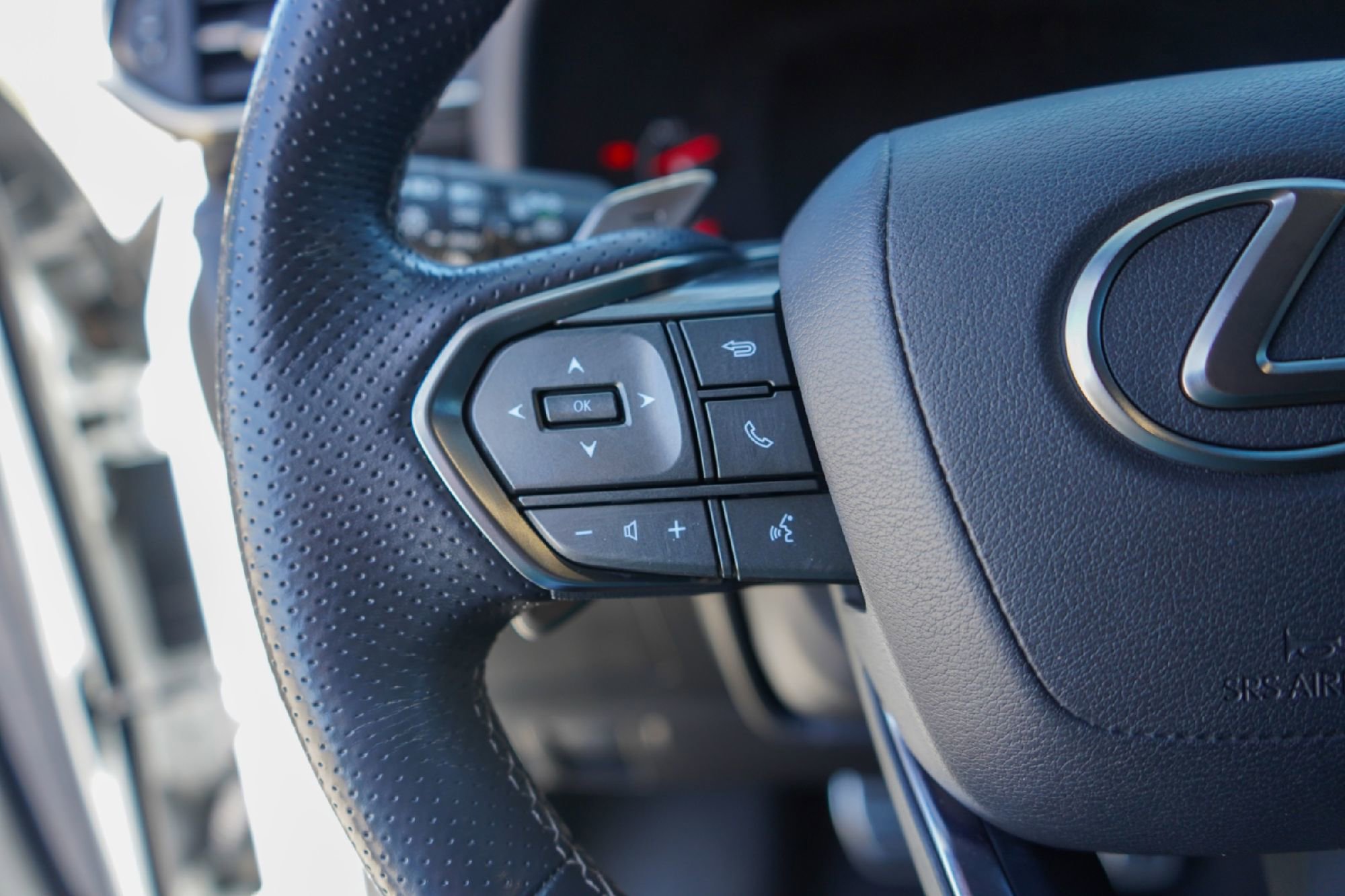 Used 2023 Lexus LX 600 F Sport w/ Accessory Package (Z1) image 12