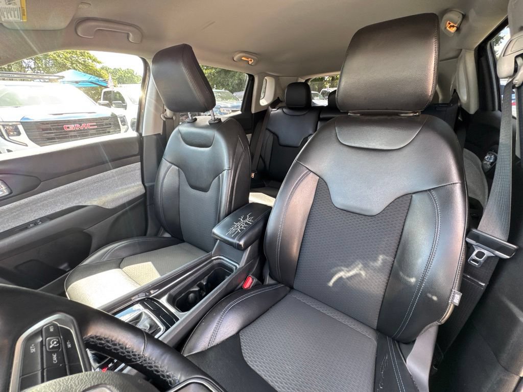 Used 2022 Jeep Compass Latitude w/ Convenience Group FWD image 12