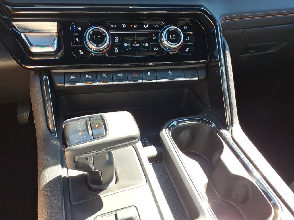 Used 2024 GMC Sierra 1500 AT4 w/ AT4 Premium Package AWD/4WD image 28