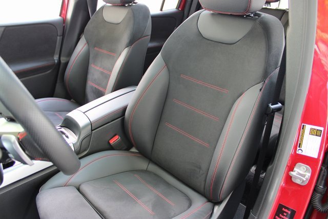 Used 2024 Mercedes-Benz GLB 250 4MATIC image 9