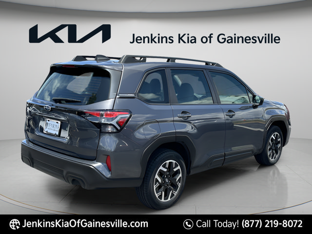 Used 2025 Subaru Forester AWD/4WD image 3