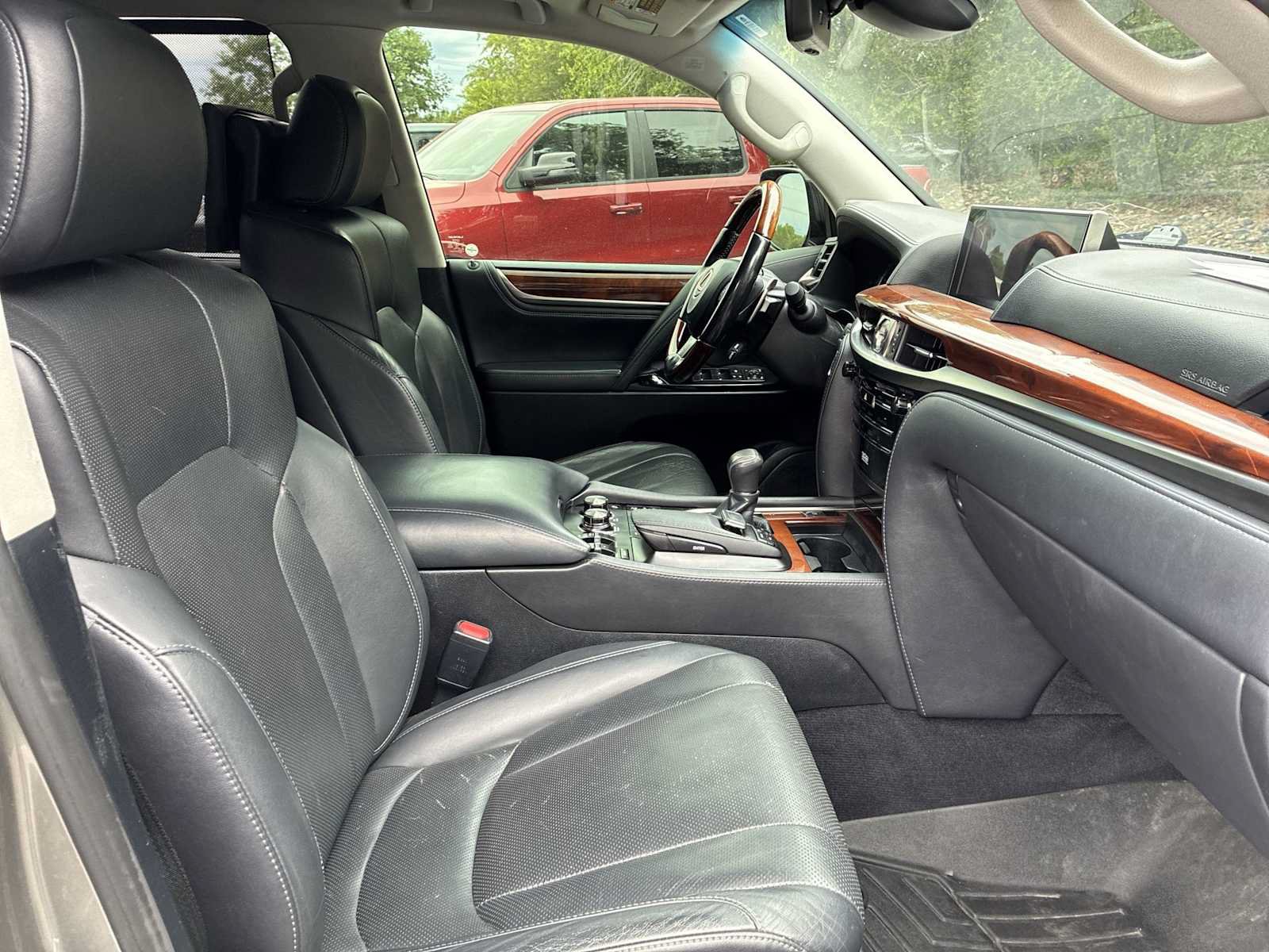 Used 2017 Lexus LX 570 4WD w/ Luxury Package image 27