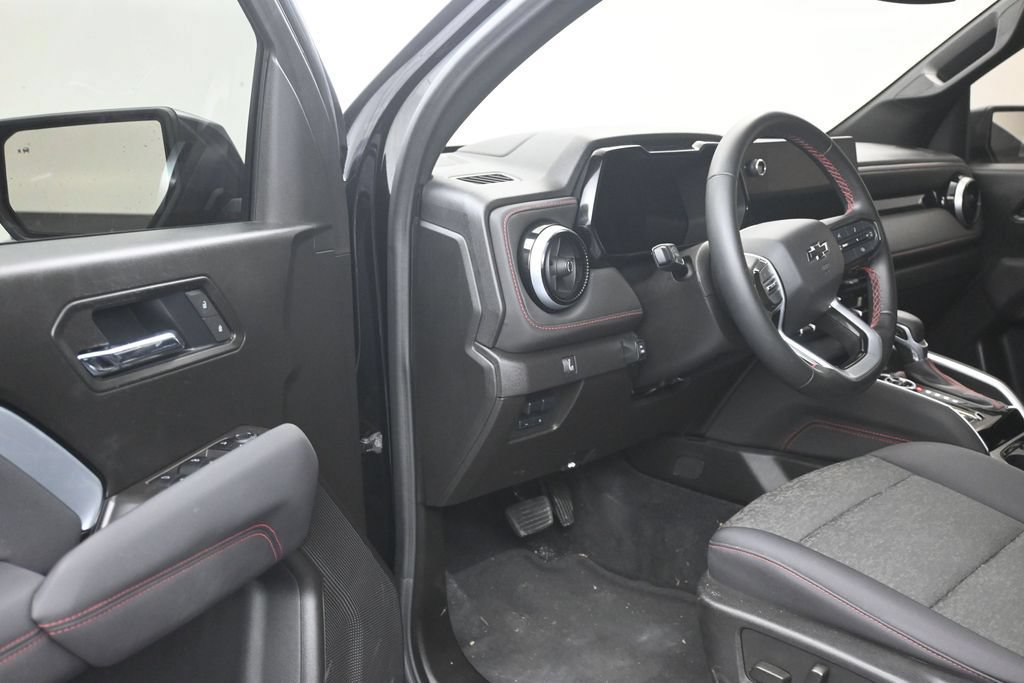 Used 2025 Chevrolet Colorado Z71 AWD/4WD image 10