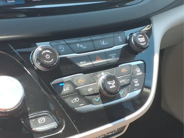 Used 2024 Chrysler Pacifica Touring-L FWD image 8