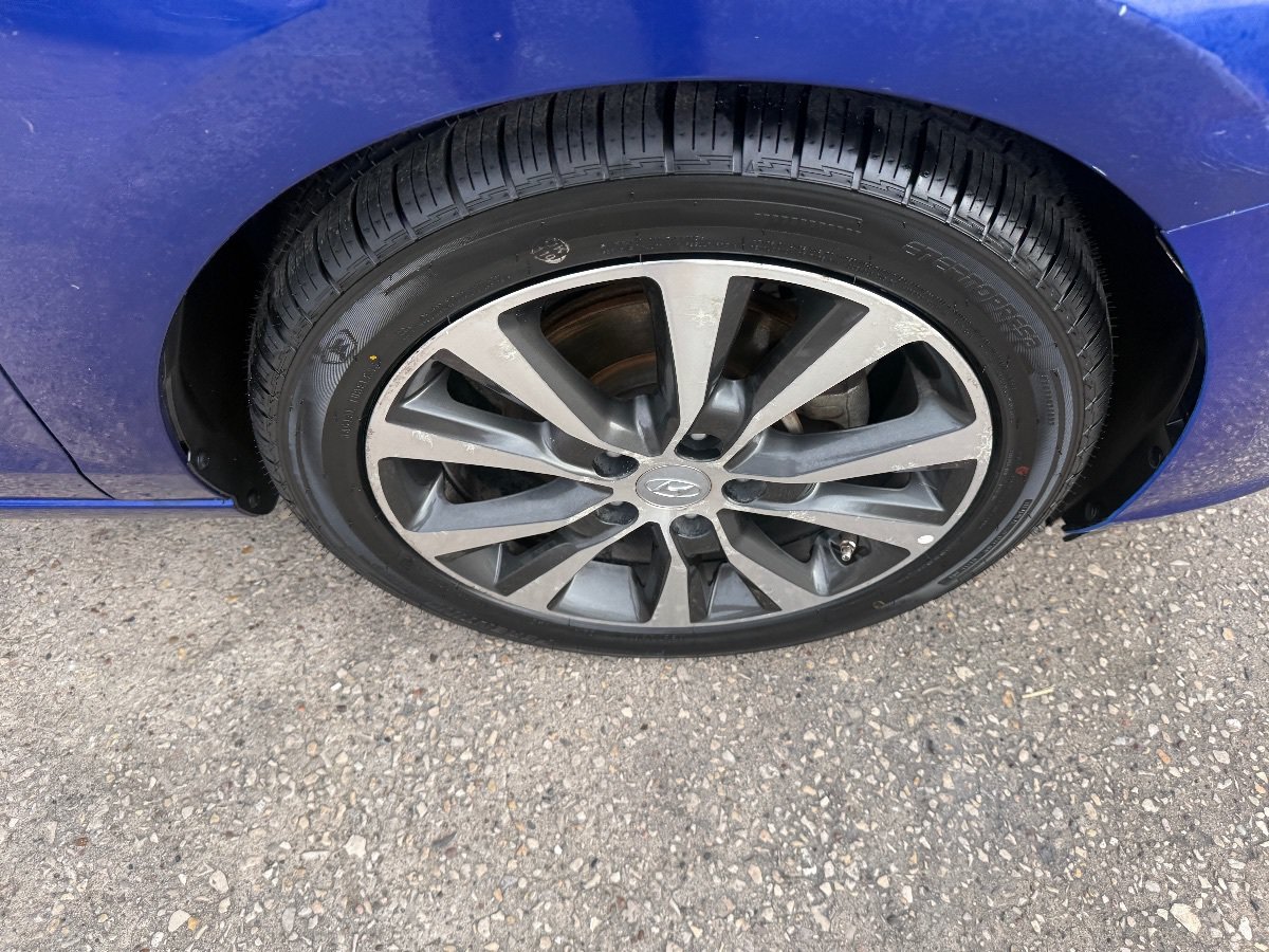 Used 2019 Hyundai Elantra GT FWD image 12