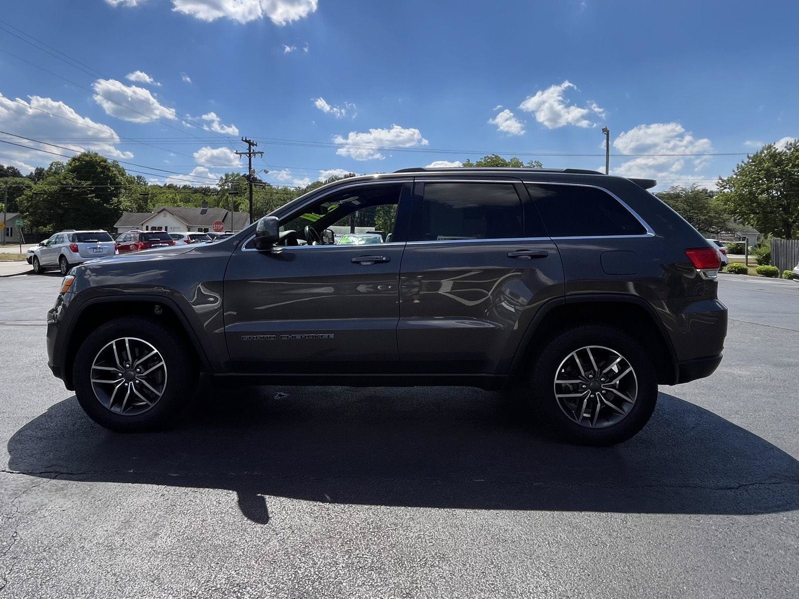 Used 2019 Jeep Grand Cherokee Laredo w/ Laredo X Package AWD/4WD image 23
