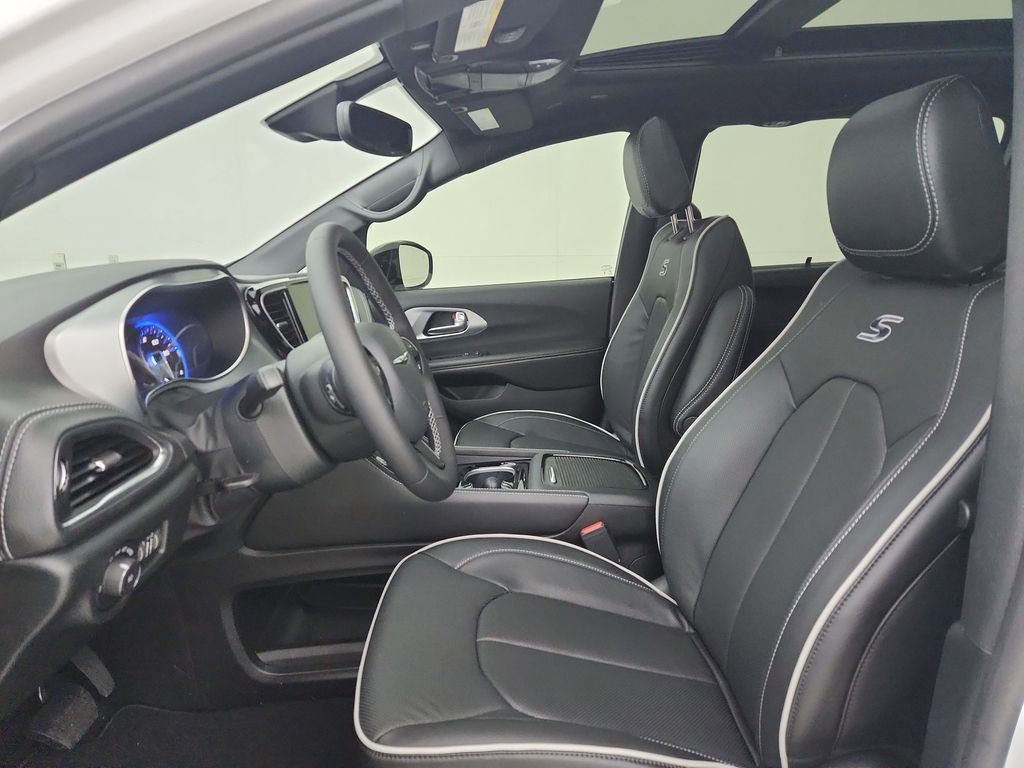 New 2026 Chrysler Pacifica Limited image 19