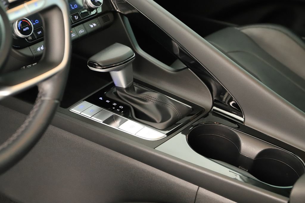 Used 2023 Hyundai Elantra Limited w/ Preferred Accessory Package image 17