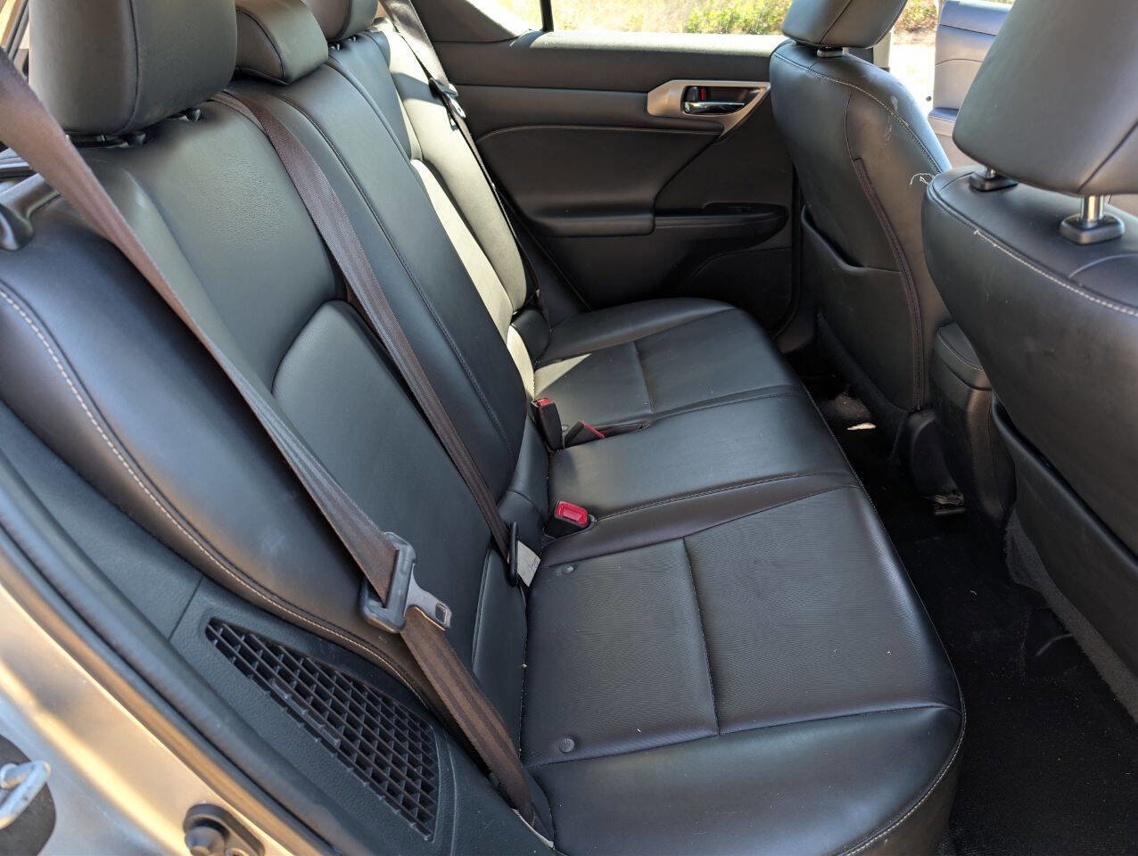 Used 2015 Lexus CT 200h image 19