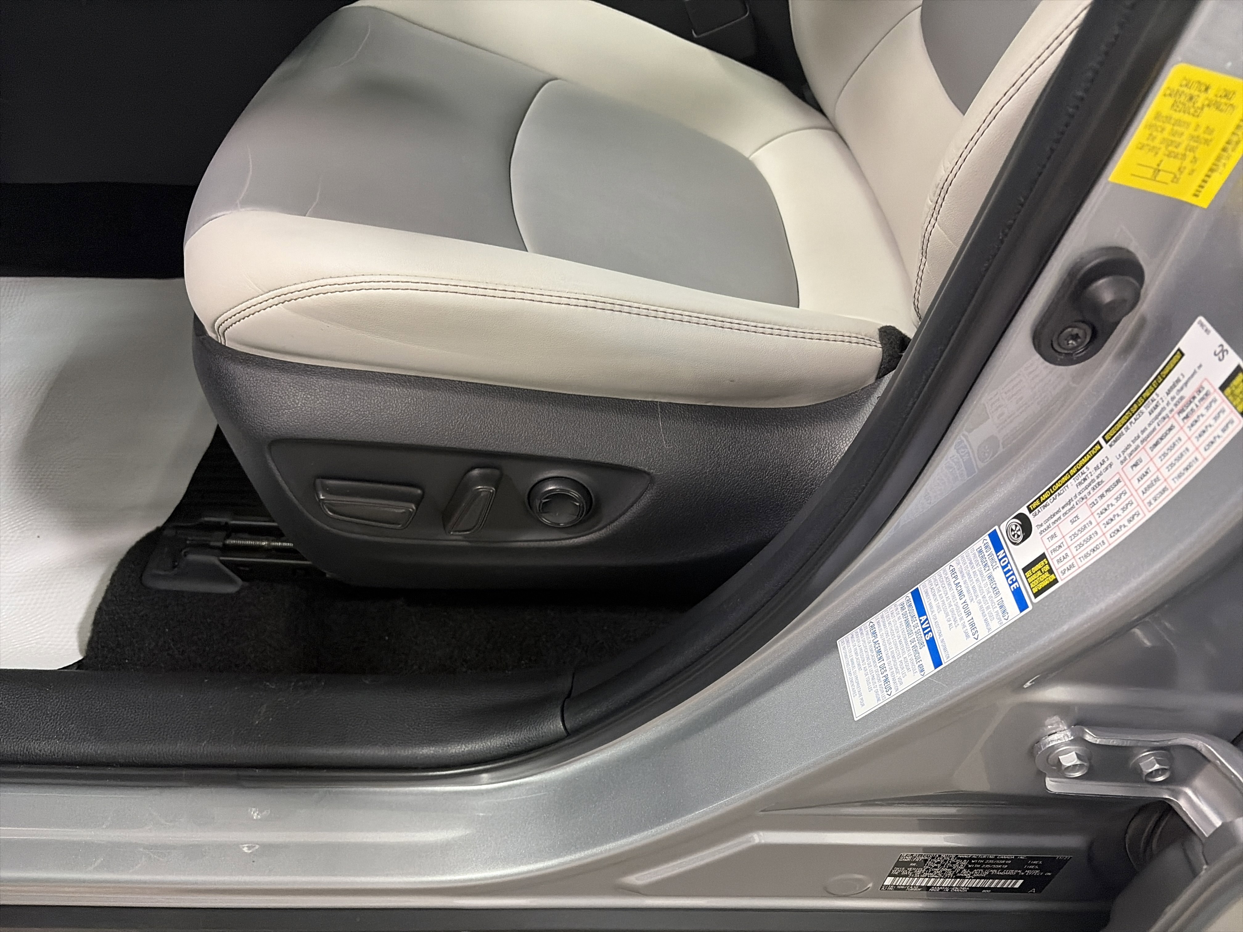 Used 2021 Toyota RAV4 XLE Premium image 15