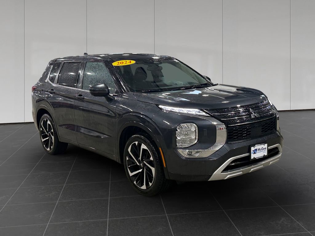 Used 2024 Mitsubishi Outlander SE Black Edition image 6