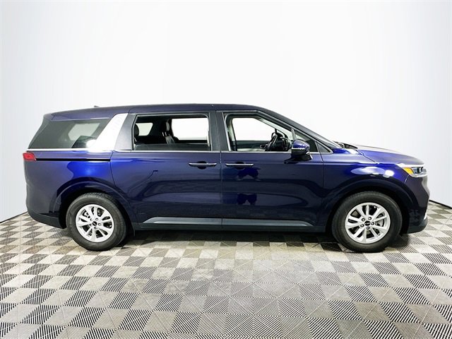 Used 2024 Kia Carnival LX image 2
