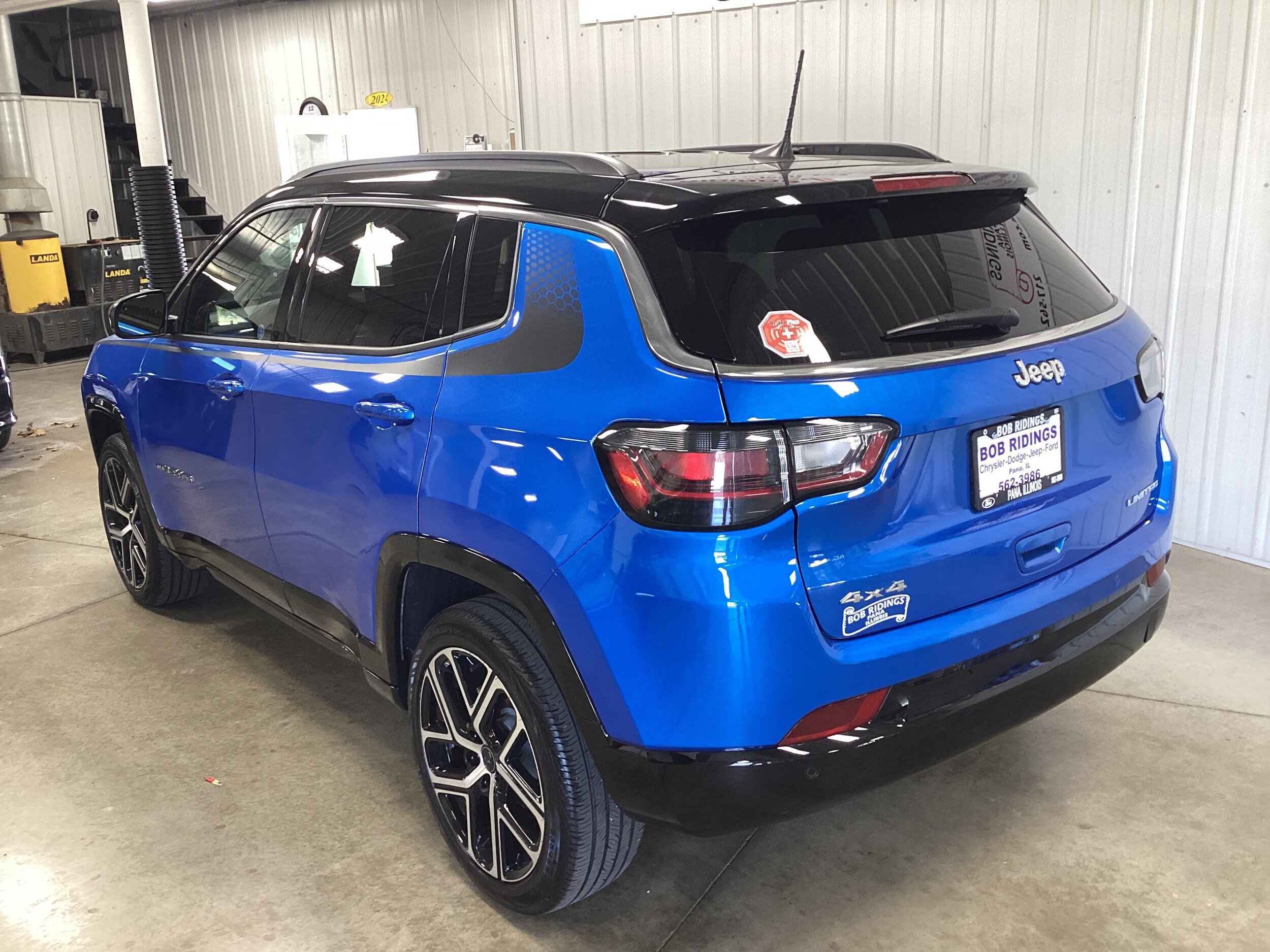 Used 2025 Jeep Compass Limited w/ Elite Group AWD/4WD image 3
