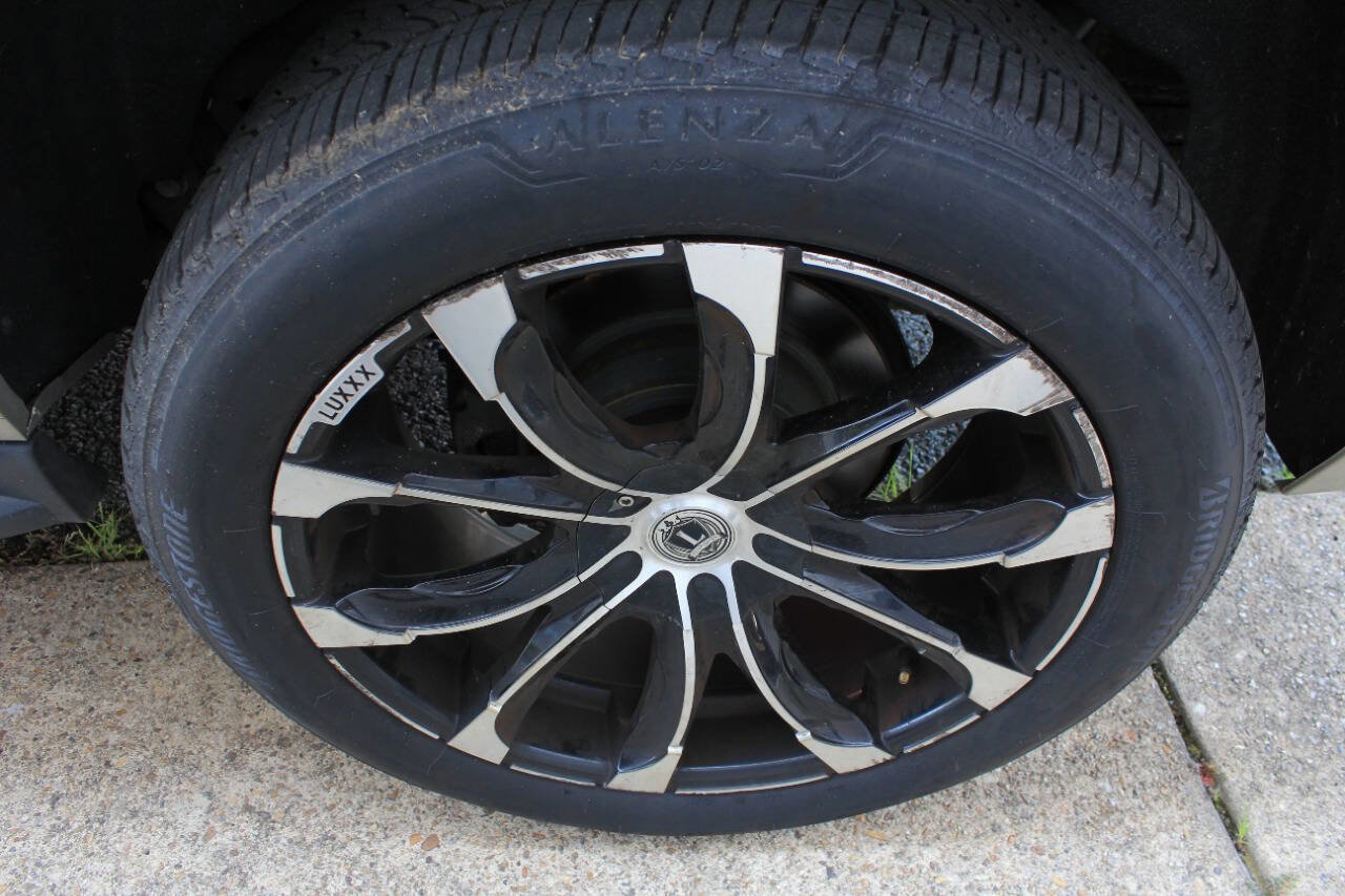 Used 2017 Chevrolet Suburban LT image 6