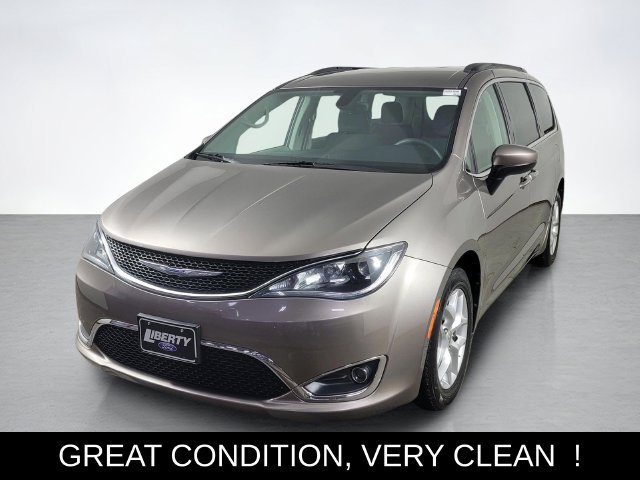Used 2017 Chrysler Pacifica Touring Plus w/ Tire & Wheel Group FWD image 7