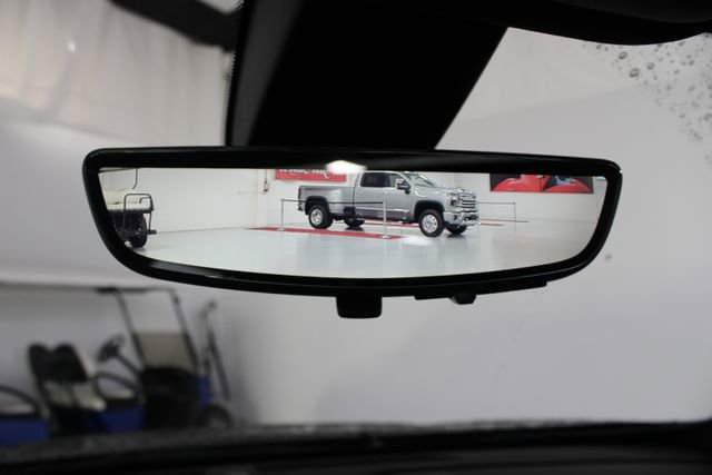 Used 2023 Chevrolet Traverse Premier image 3