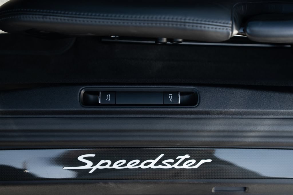 Used 2019 Porsche 911 Speedster RWD image 31