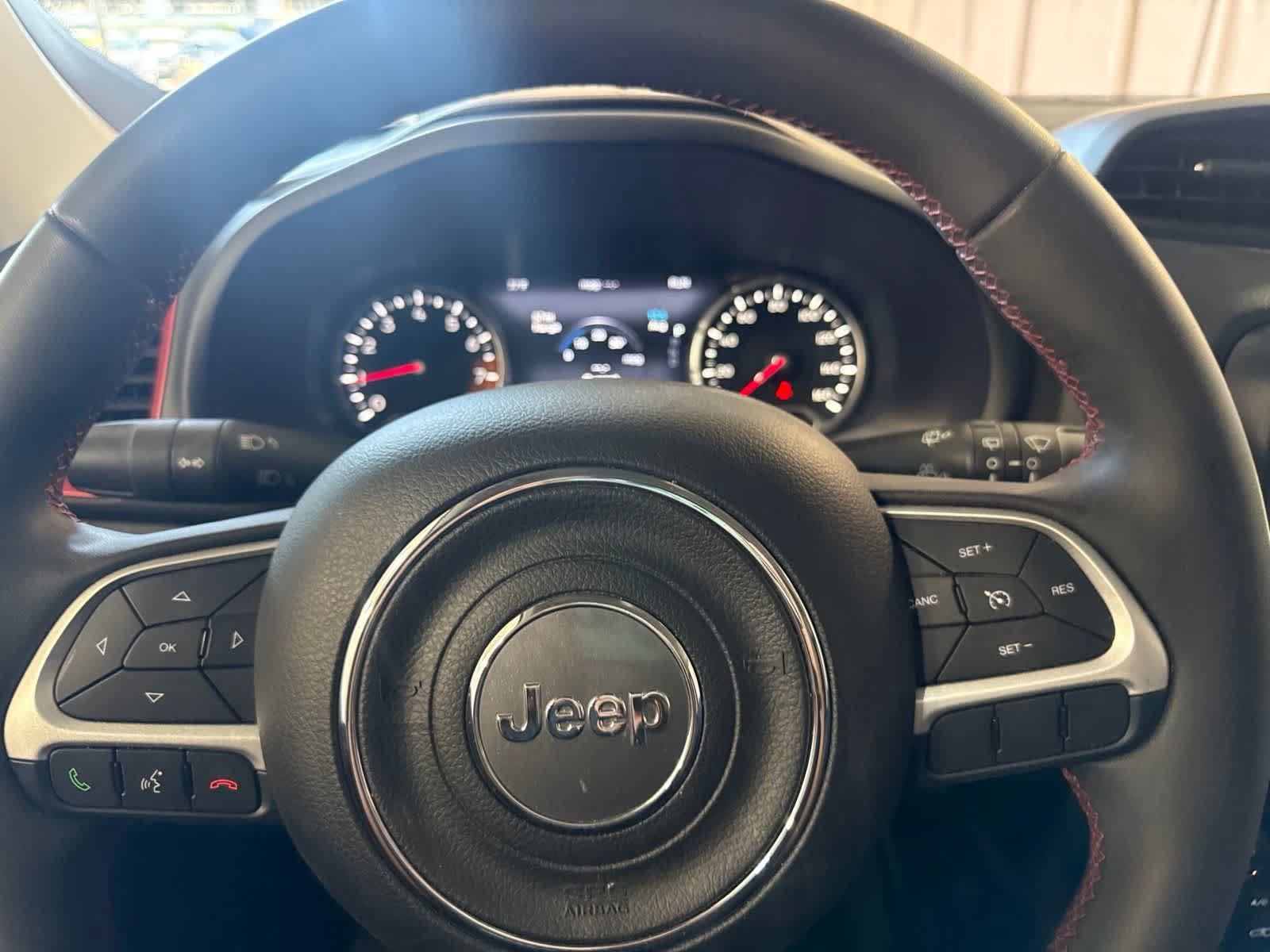 Used 2023 Jeep Renegade Trailhawk AWD/4WD image 25