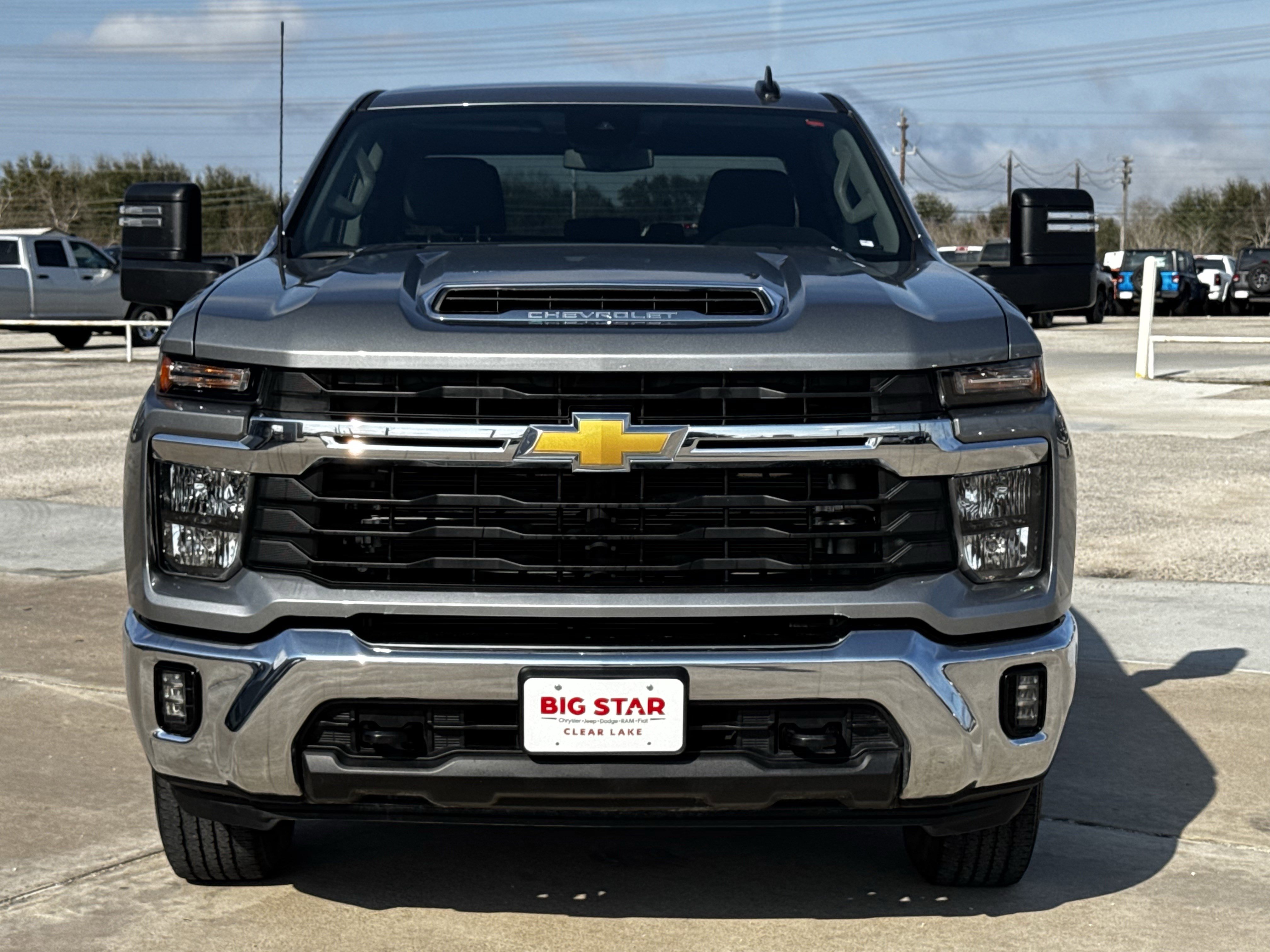 Used 2025 Chevrolet Silverado 2500 LT w/ Convenience Package image 3
