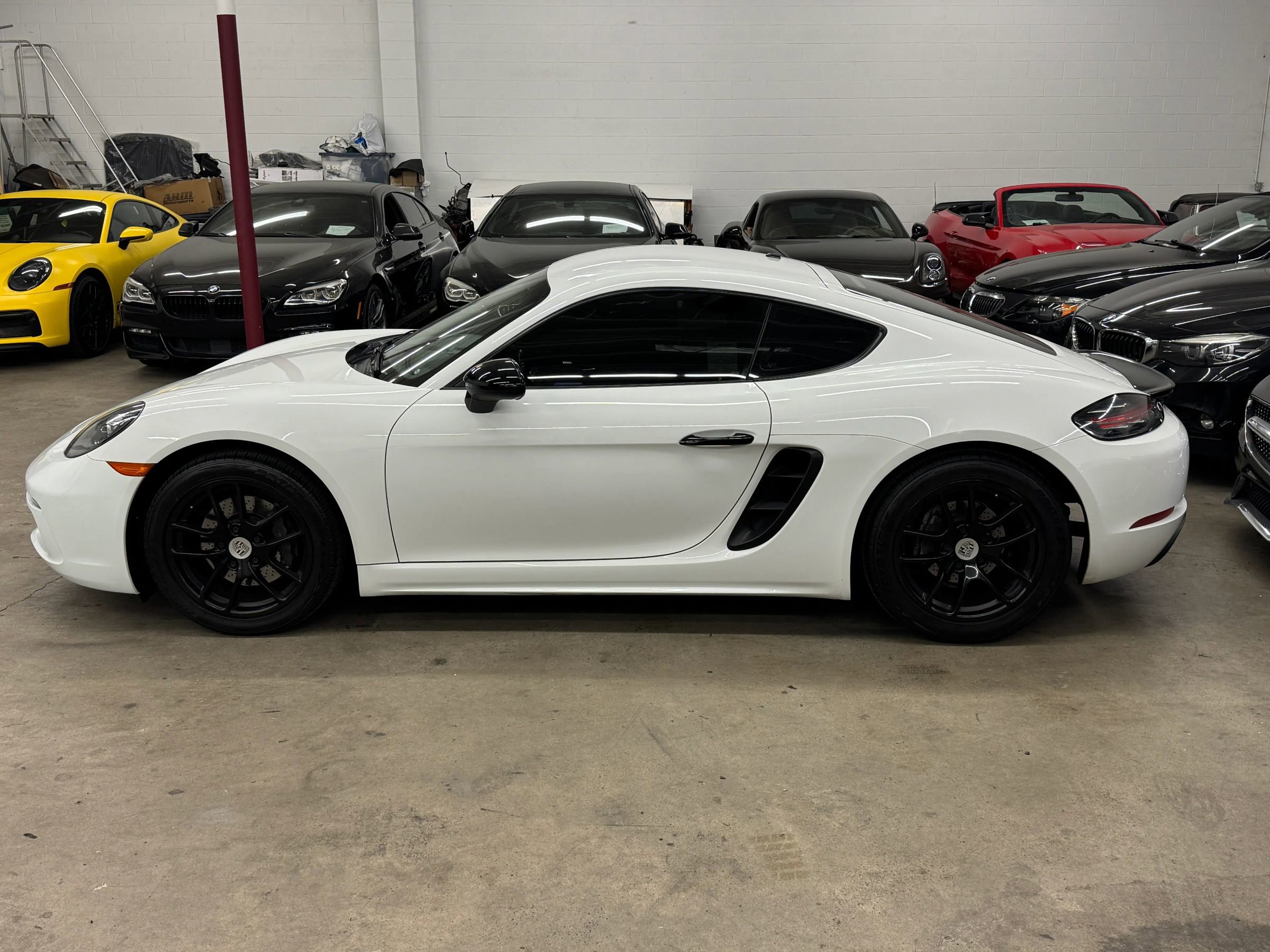Used 2018 Porsche 718 Cayman RWD image 4