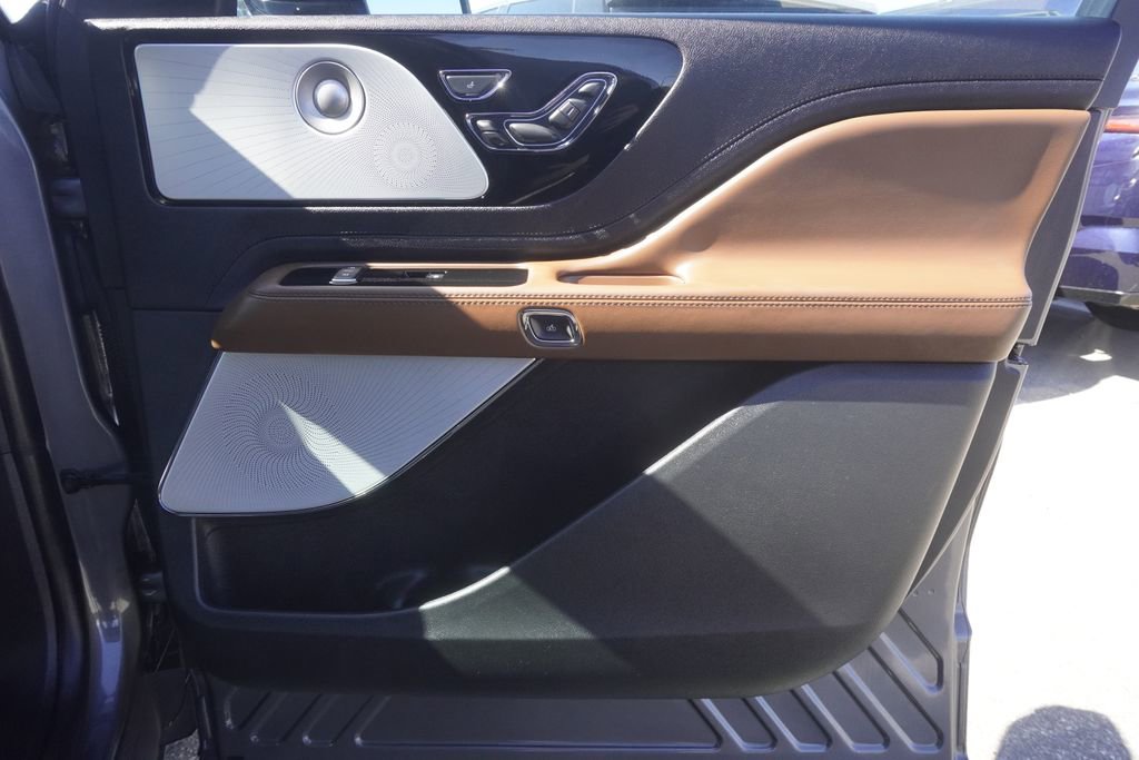 Used 2023 Lincoln Aviator Reserve w/ Equipment Group 201A image 21