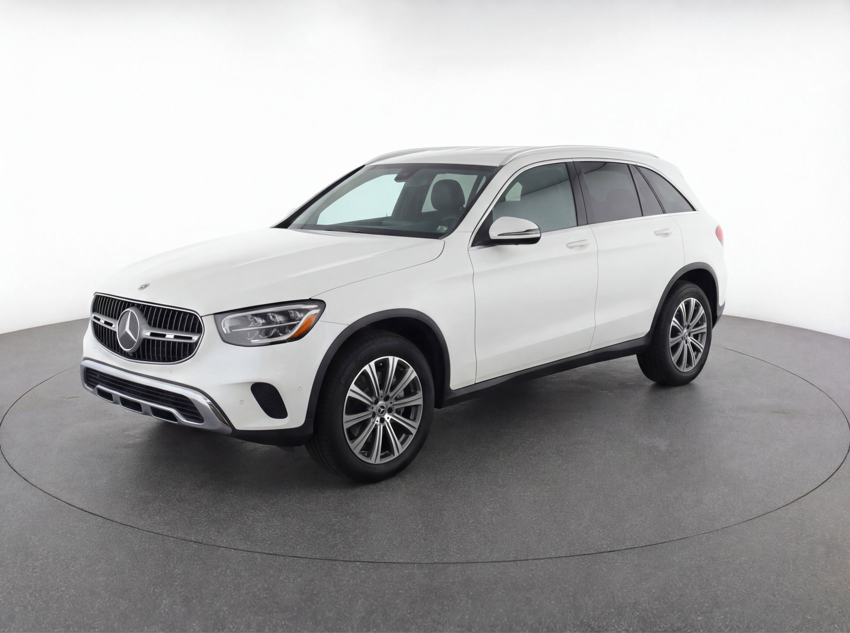 Used 2024 Mercedes-Benz GLC 300 4MATIC image 3
