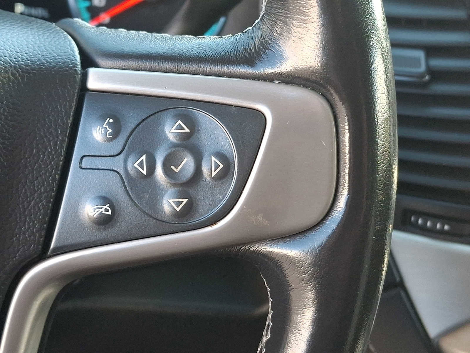 Used 2020 GMC Yukon XL Denali w/ Denali Premium Package image 25