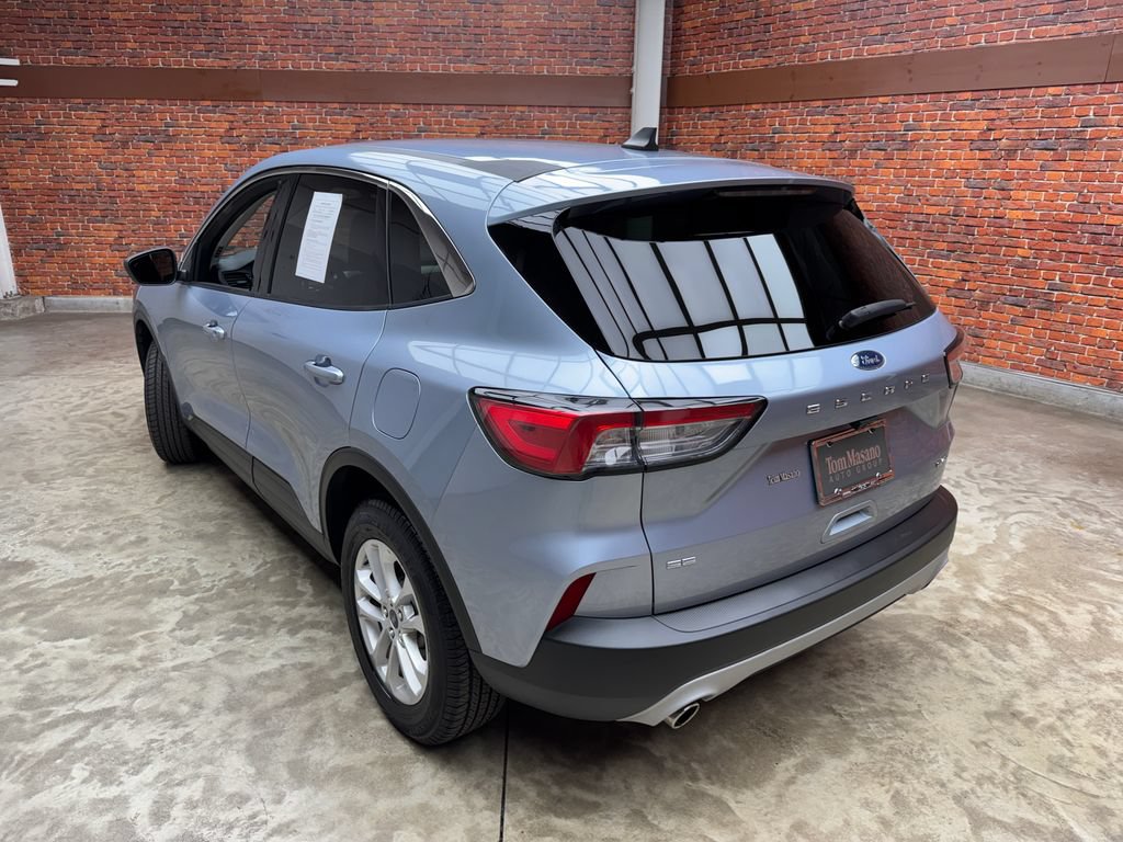 Used 2022 Ford Escape SE AWD/4WD image 2