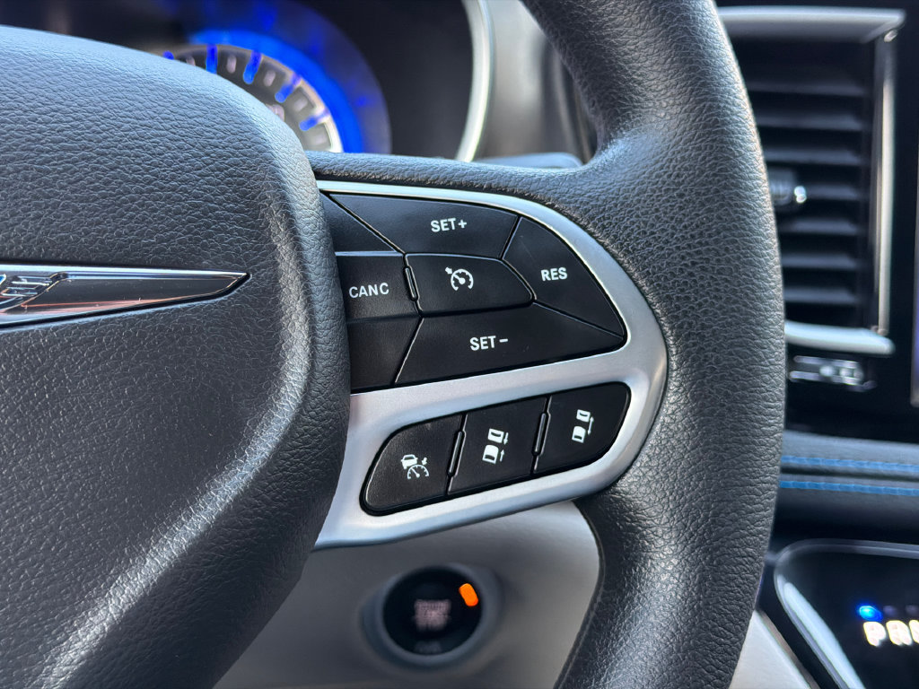 Used 2021 Chrysler Pacifica Touring FWD image 21