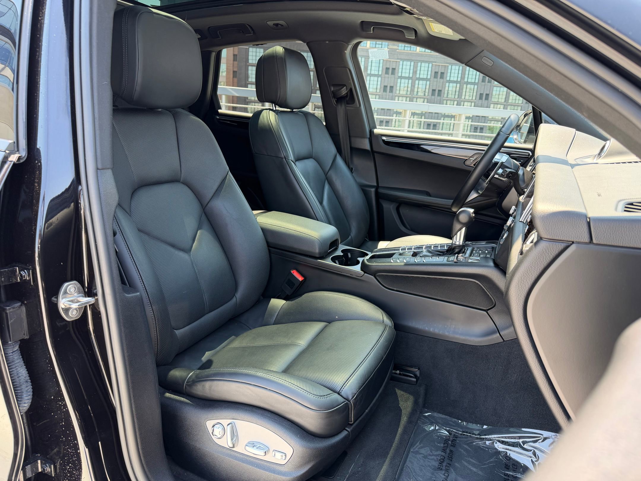 Certified 2020 Porsche Macan AWD/4WD image 14