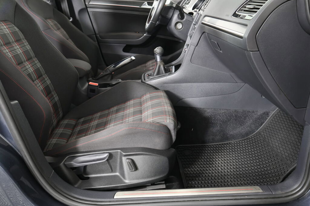 Used 2020 Volkswagen GTI S image 26