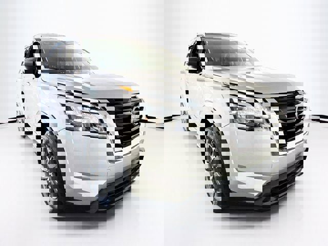 New 2025 Nissan Pathfinder S image 3