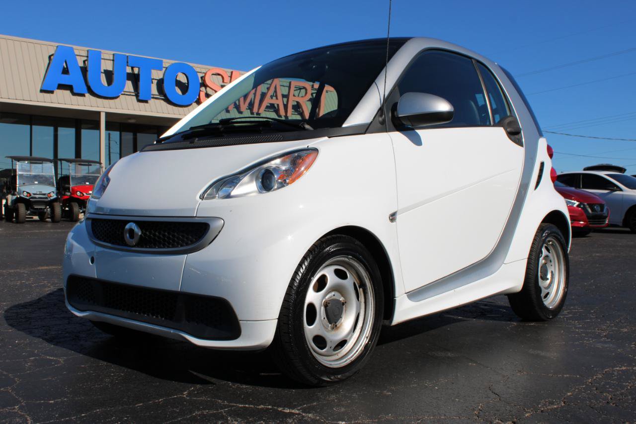 Used 2015 smart fortwo passion RWD image 11