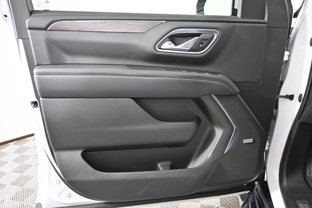 Used 2022 Chevrolet Tahoe LT w/ Luxury Package AWD/4WD image 19