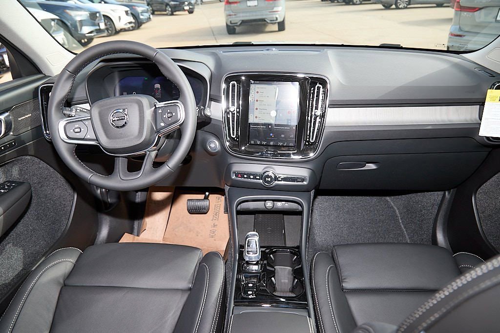 New 2026 Volvo XC40 B5 Ultra w/ Climate Package image 23