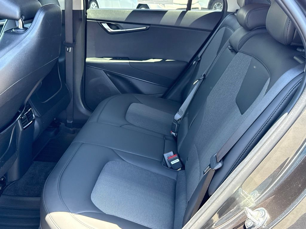 Used 2025 Kia Niro EX FWD image 29
