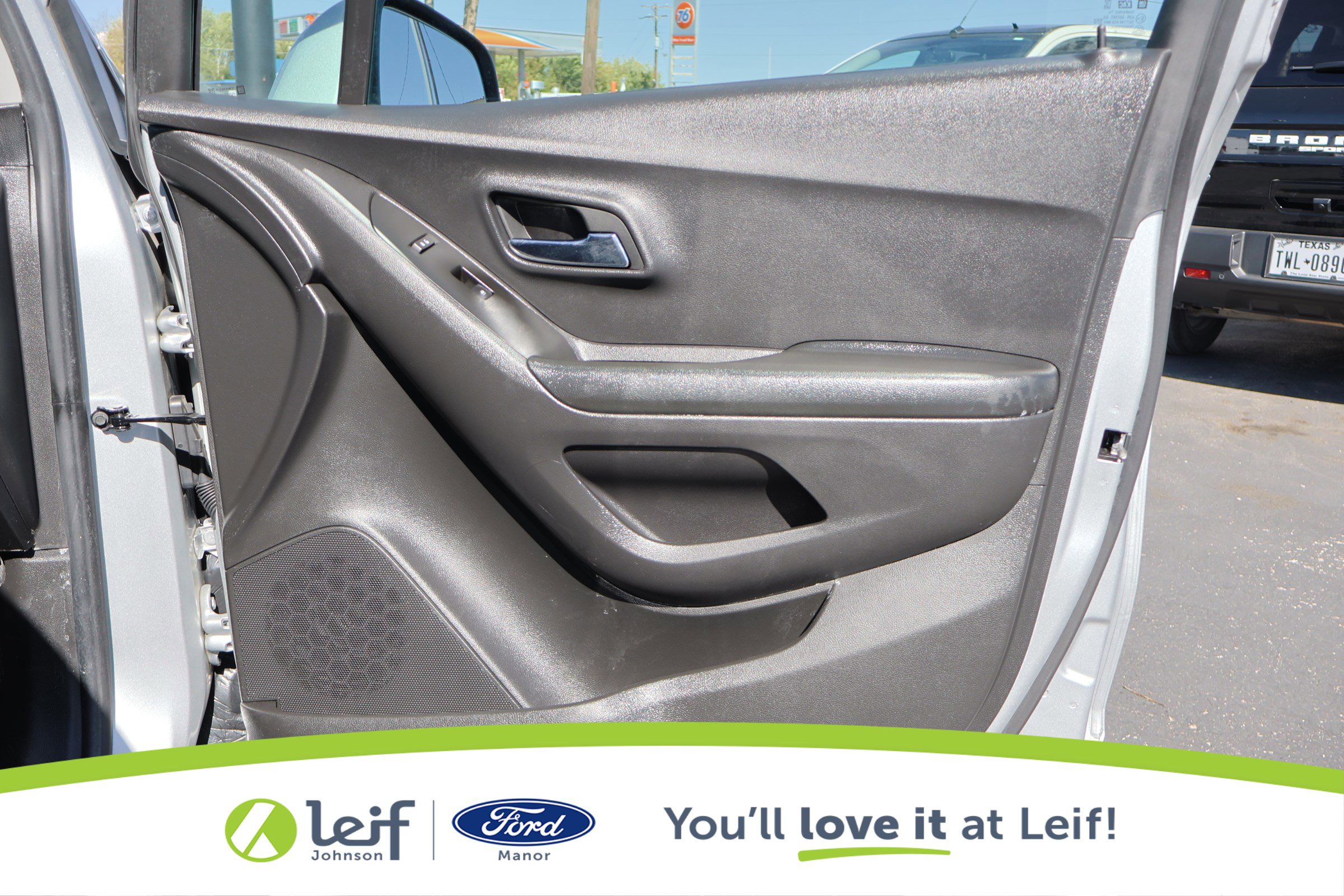 Used 2022 Chevrolet Trax LS w/ Tint and Cruise Package image 30