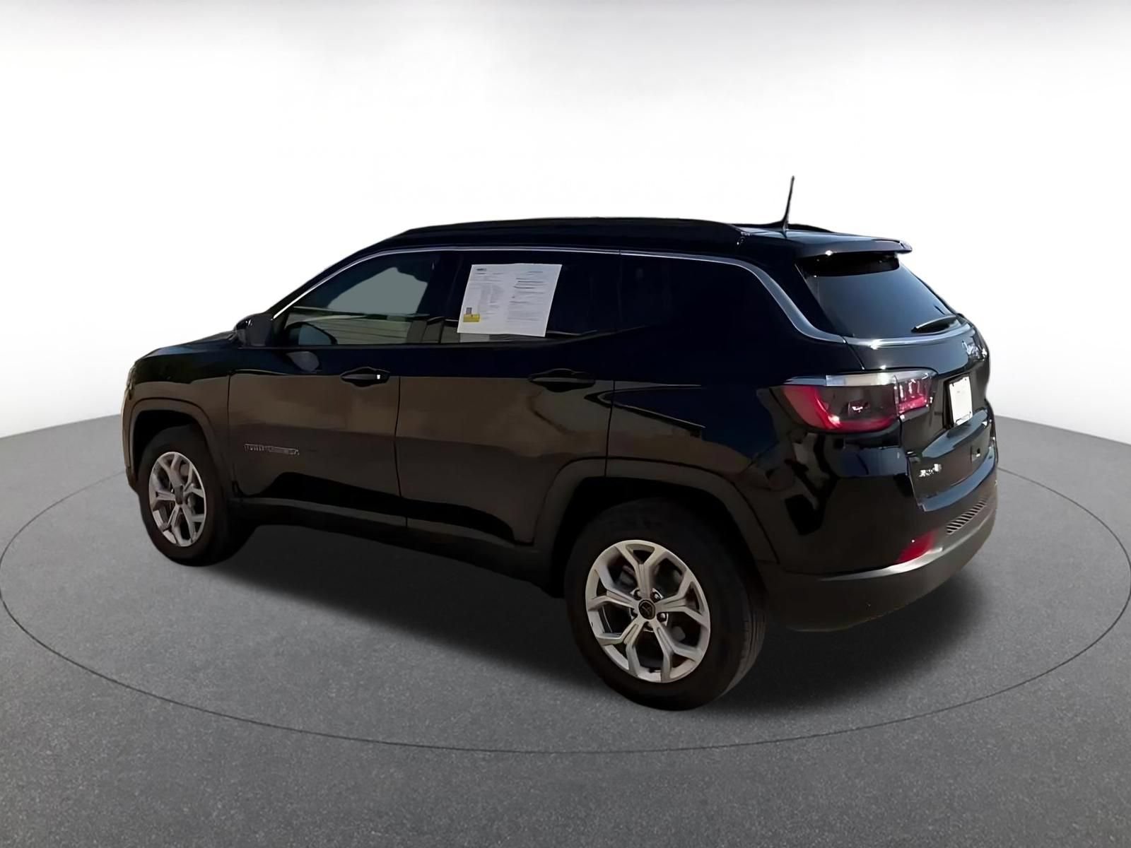 Used 2025 Jeep Compass Latitude AWD/4WD image 11