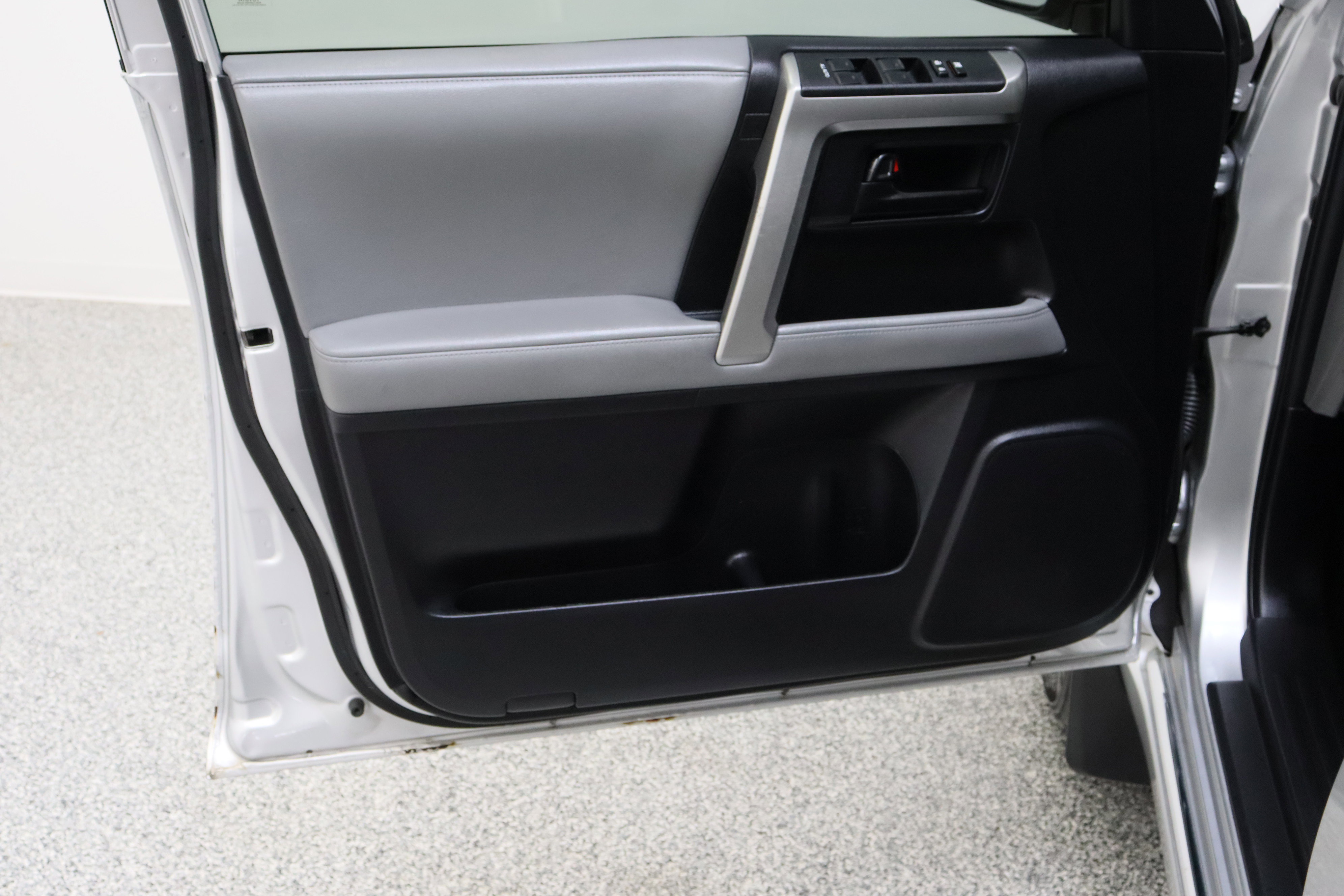 Used 2013 Toyota 4Runner SR5 image 12