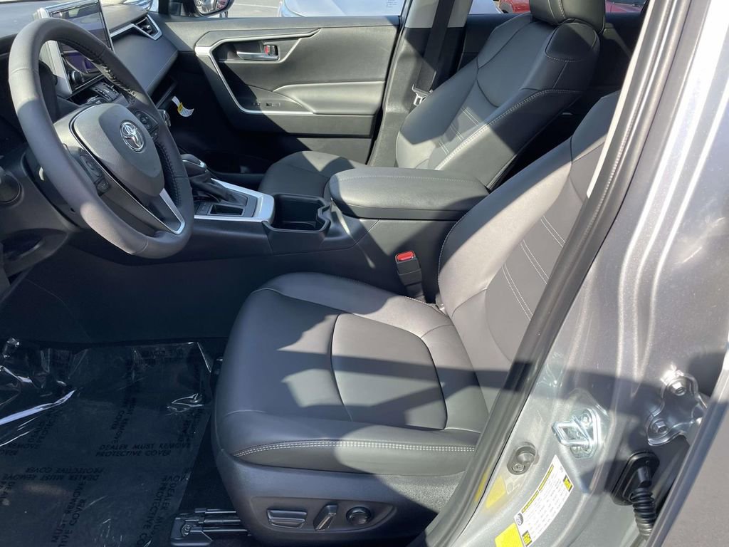 Used 2025 Toyota RAV4 XLE Premium image 29