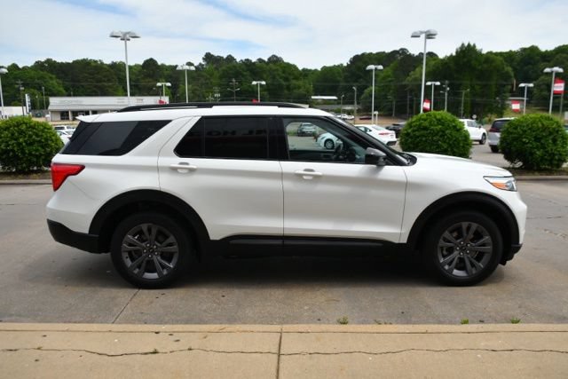 Used 2023 Ford Explorer XLT w/ Equipment Group 202A AWD/4WD image 6