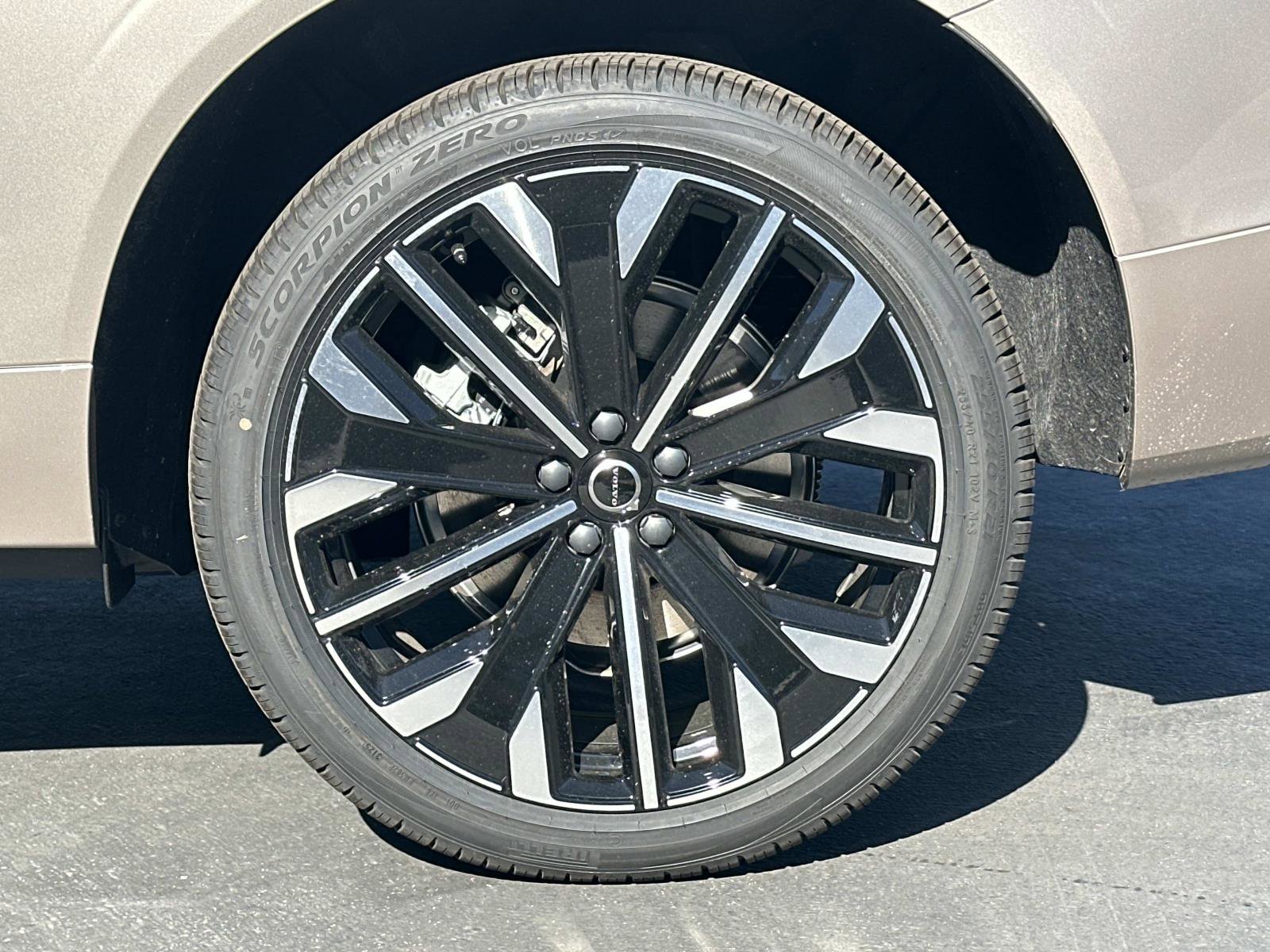 New 2026 Volvo XC60 B5 Ultra w/ Climate Package AWD/4WD image 23