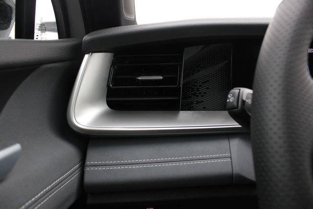 New 2026 Volkswagen Tiguan SE R-Line FWD image 9