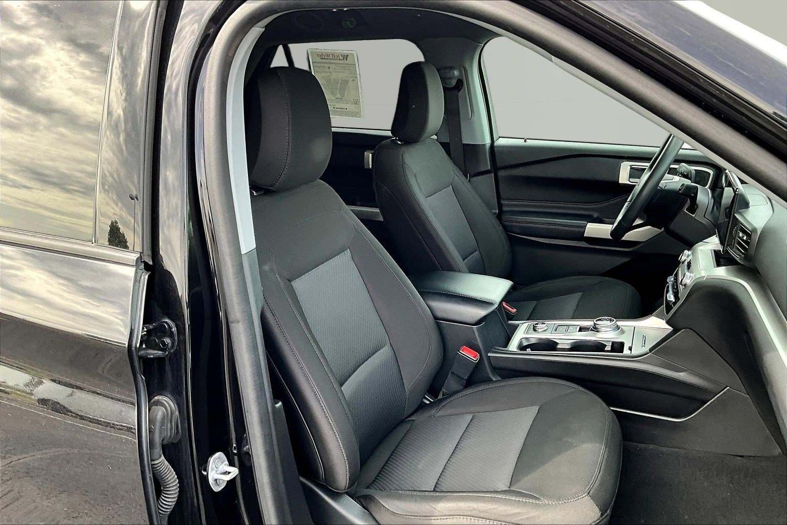Used 2022 Ford Explorer XLT AWD/4WD image 29
