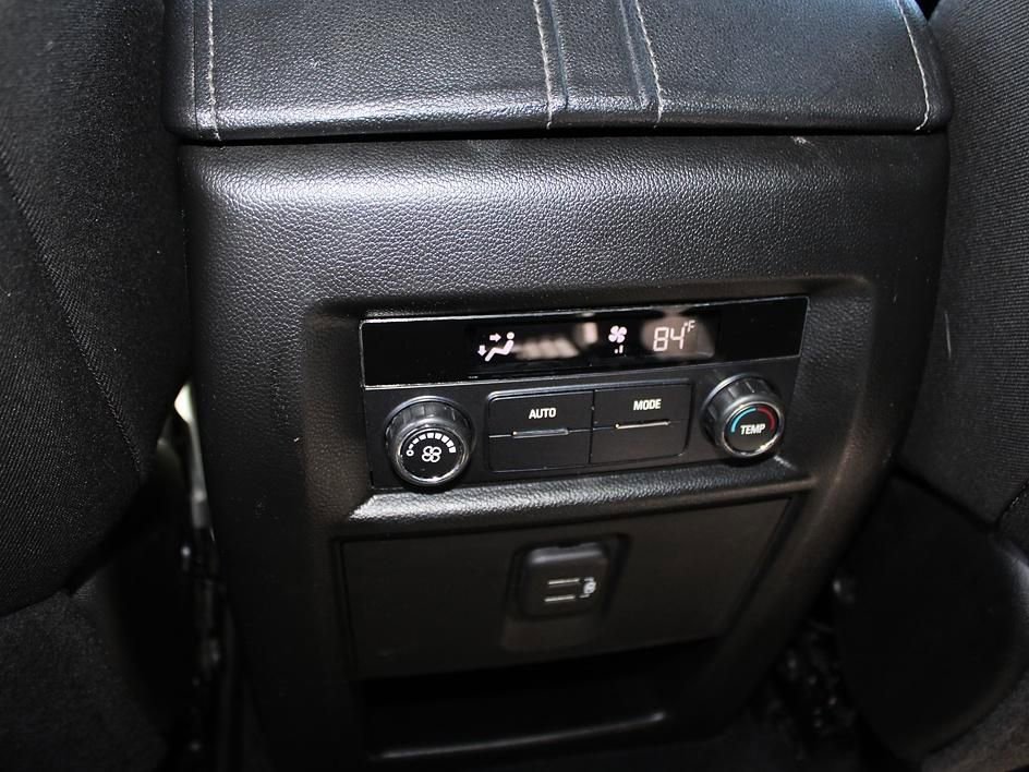 Used 2023 Chevrolet Traverse LT image 29