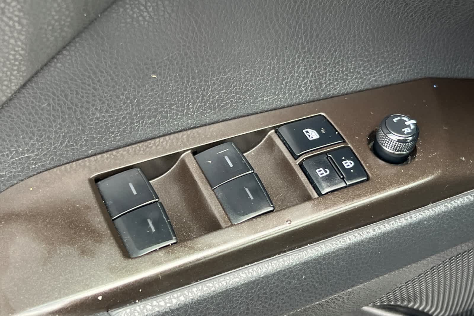 Certified 2022 Toyota Camry SE FWD image 13