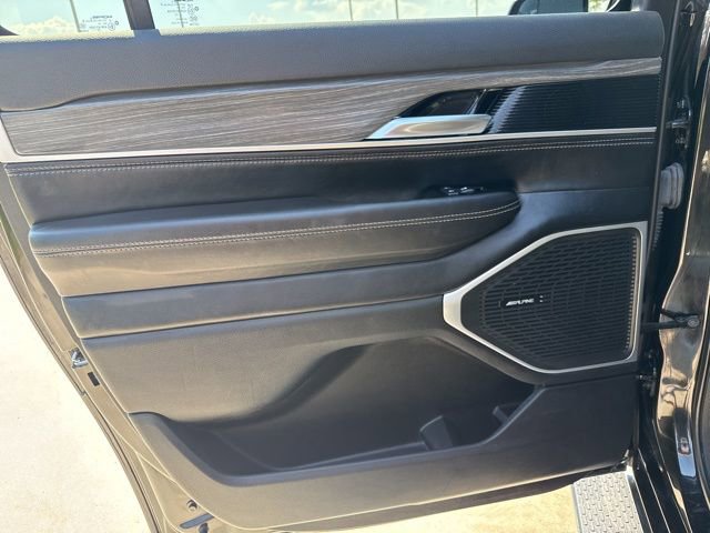 Used 2023 Jeep Wagoneer L Series II image 16
