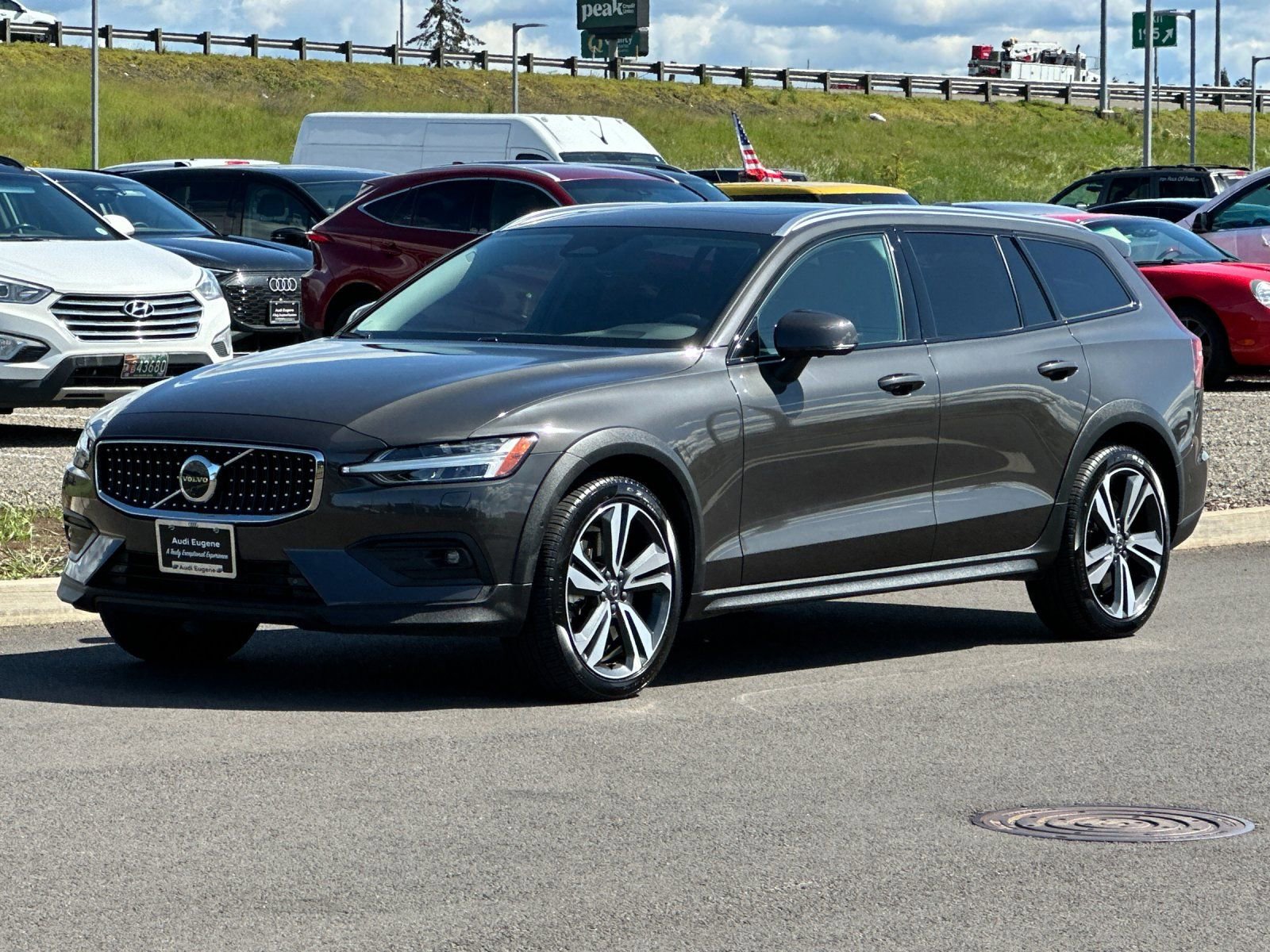 Used 2025 Volvo V60 B5 Cross Country Plus image 7